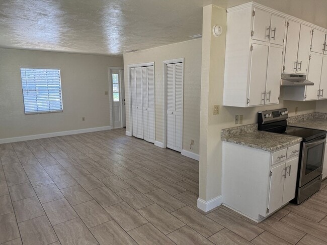 Building Photo - PORTLAND TOWNHOMES