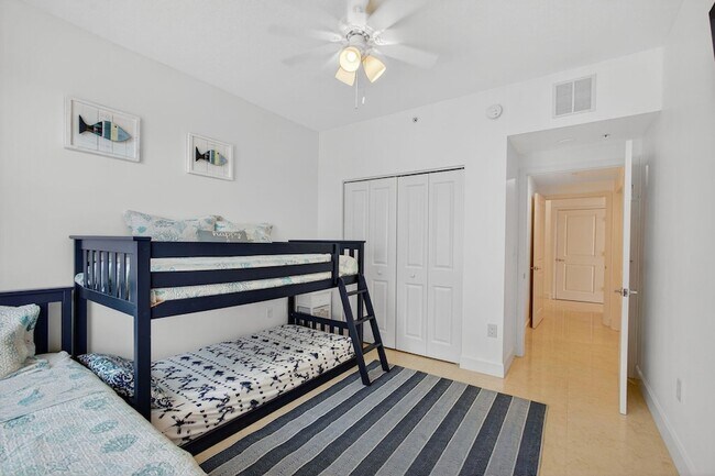 Building Photo - 275 NW Flagler Ave