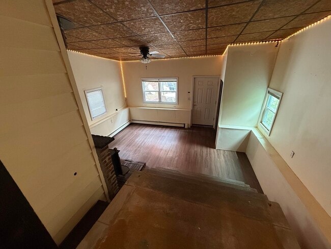 Building Photo - 612 Grand St
