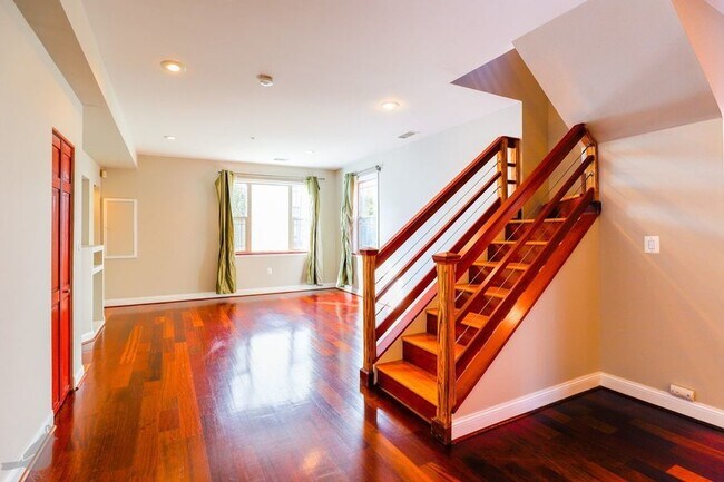 Building Photo - 3573 Warder St NW