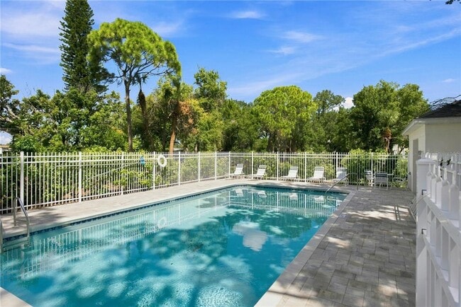 Building Photo - 13710 Forest Lake Dr