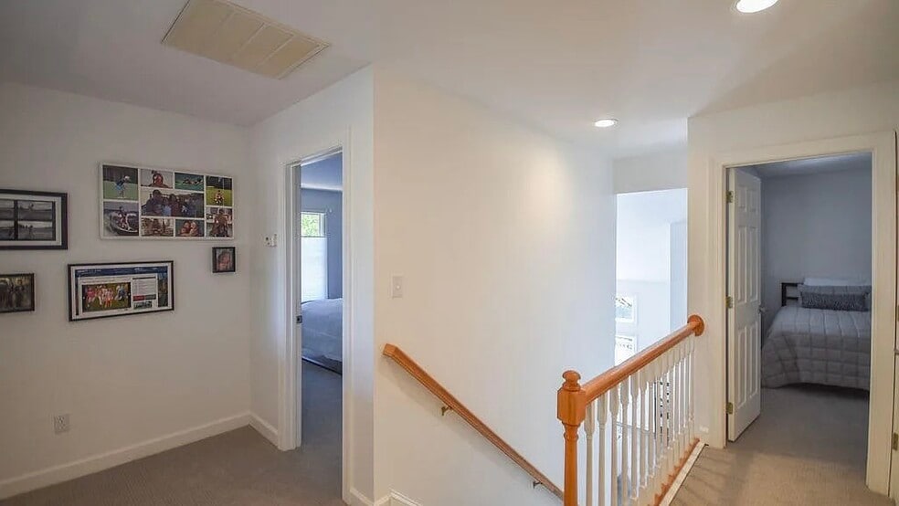 Building Photo - 200 Starland Ln