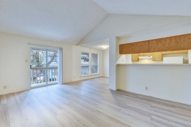 Building Photo - Upstairs Two Bedroom Unit in Fourplex with...