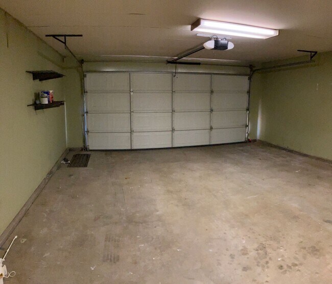 Building Photo - 3600 Thomas More Way