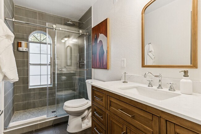 Building Photo - 2929 N 55th Pl