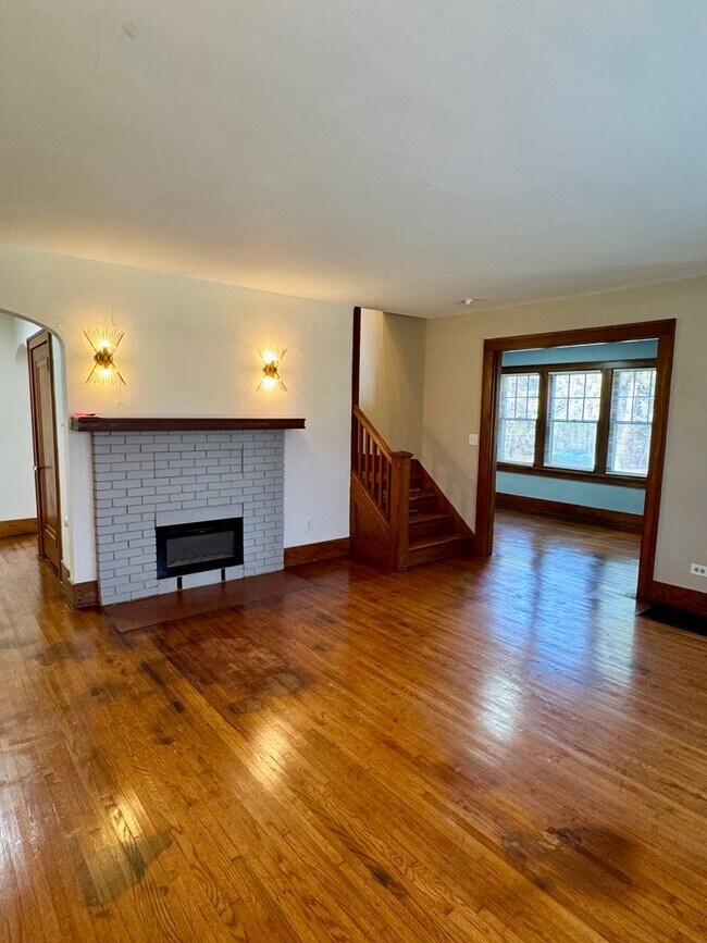 Building Photo - Charming 4-Bedroom Home in Private Setting