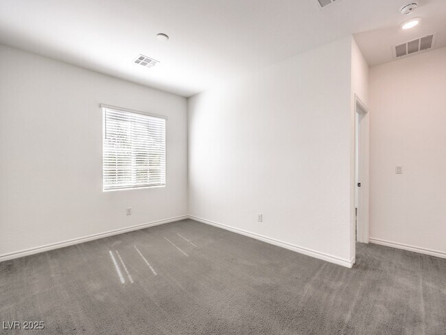 Building Photo - 20 Barbara Ln