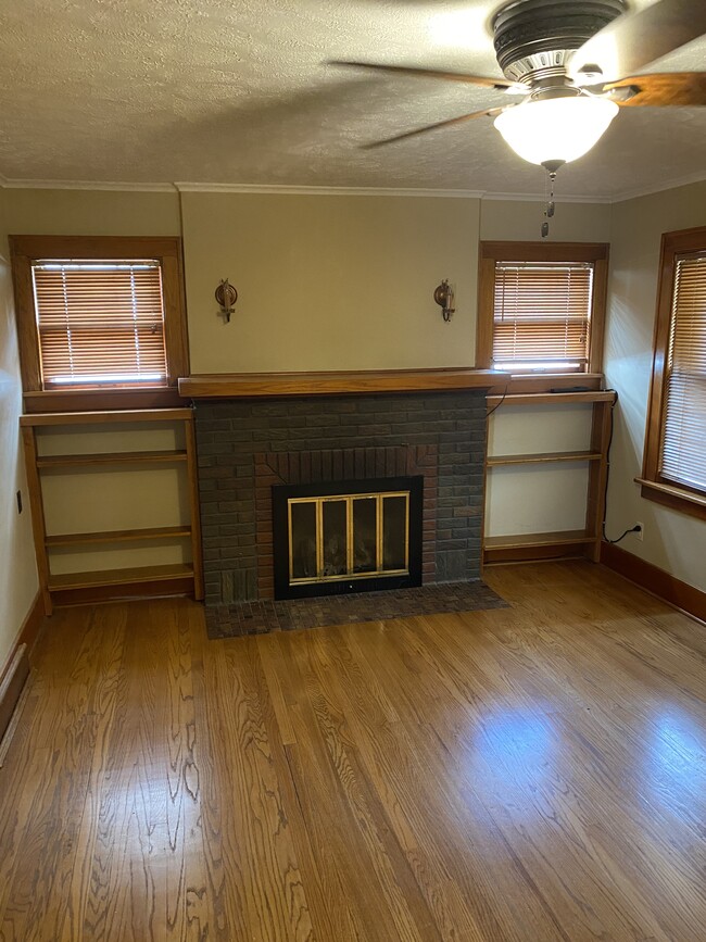 main room fireplace - 4507 Walnut St