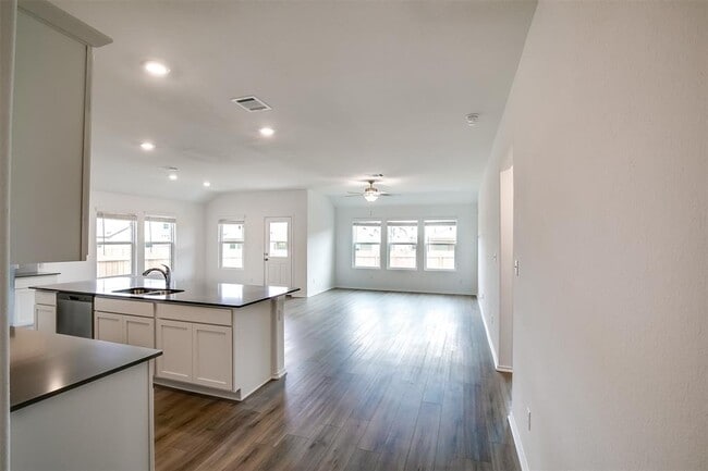 Building Photo - 1740 Catahoula Dr