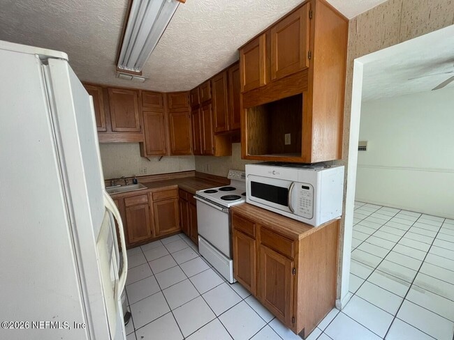 Building Photo - 2000 First St