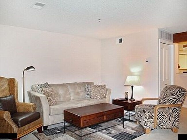 Building Photo - Partally furnished One Bedroom with Office space close to CU