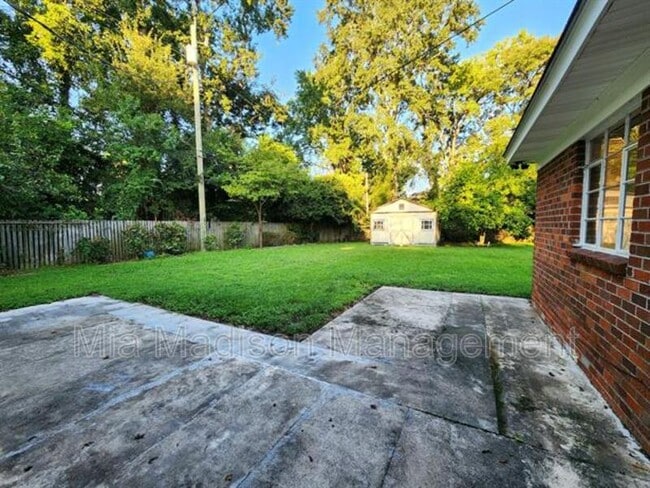 Building Photo - 102 Chippewa Dr