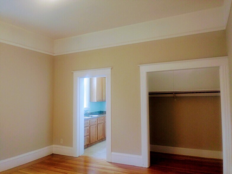 Building Photo - 485 40th St