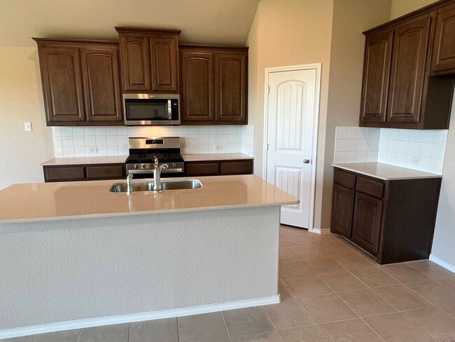 Building Photo - Gorgeous House for rent in Cleburne !!