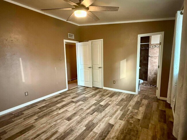 Building Photo - 8 Deborah Dr