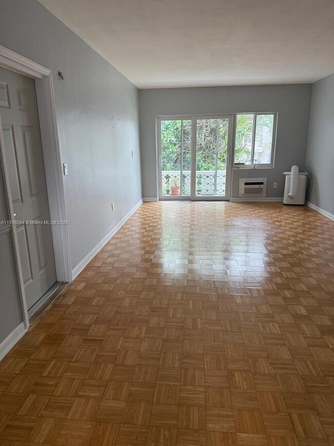 Primary Photo - 9281 W Bay Harbor Dr