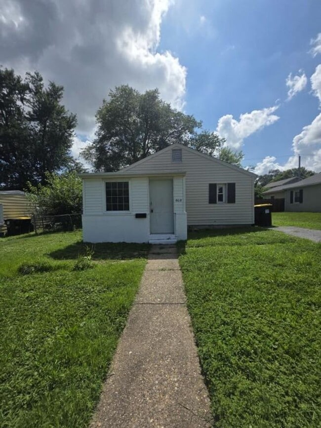 Building Photo - 464 Robinson Dr