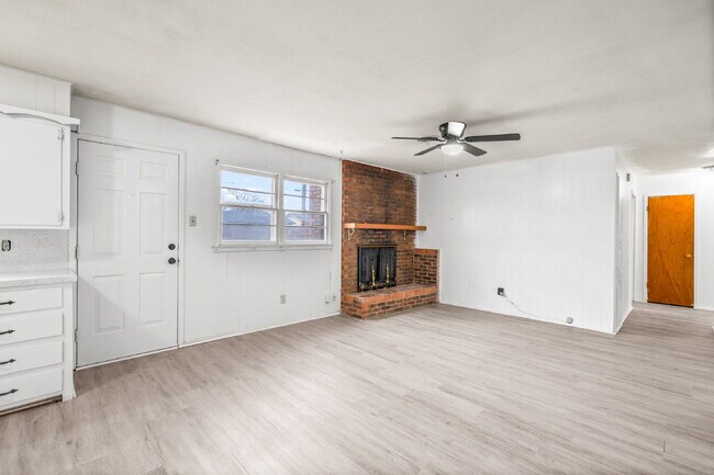 Building Photo - Cozy Home w/ Large Backyard, Minutes from TTU