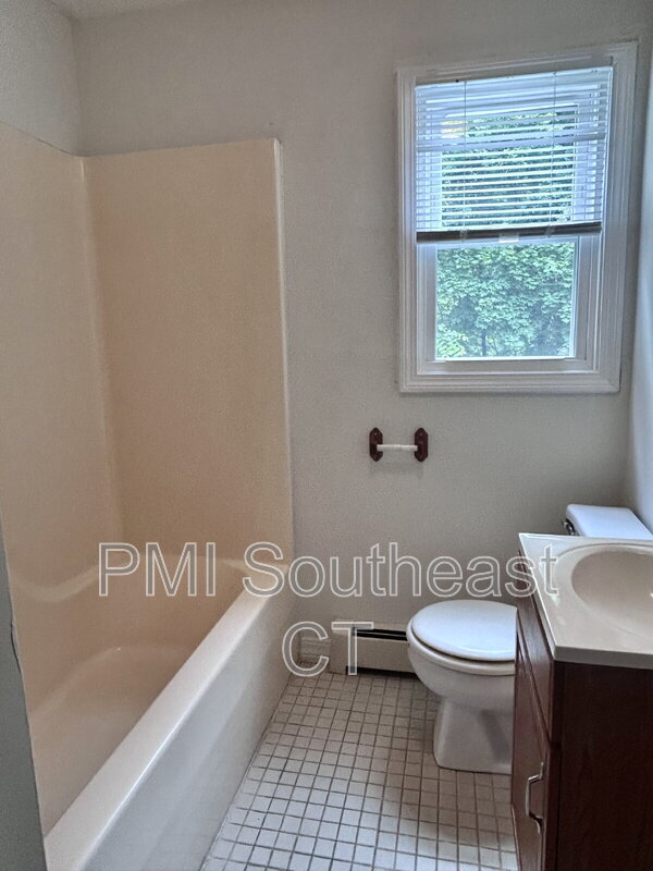 Building Photo - 55 Hedge Ave