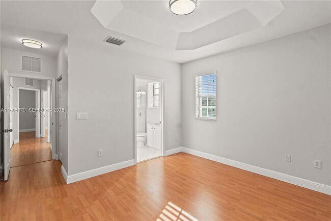 Building Photo - 1398 NE 33rd Ave