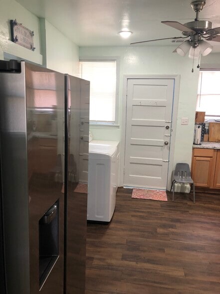 Building Photo - 1109 W 41st St