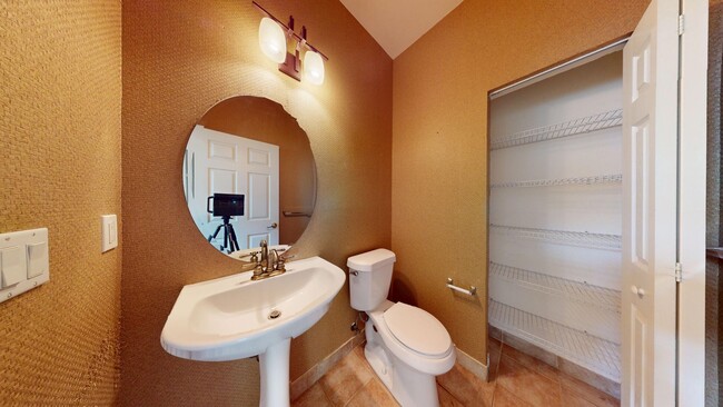 Building Photo - Modern Style Tri-Level Townhome 2BR/ 2.5BA...