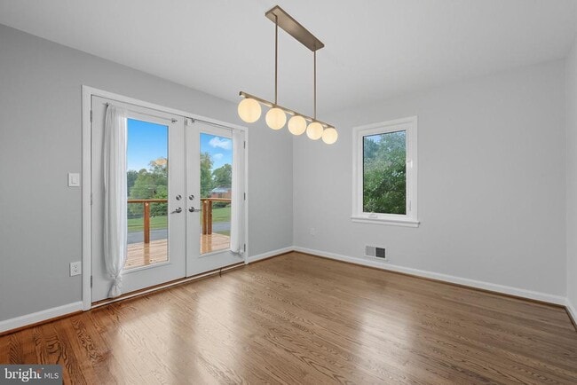 Building Photo - 6251 Lakeview Dr