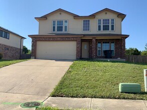 Building Photo - 2 Story 3 Bedroom 2 Bath 2 Week Free Move ...