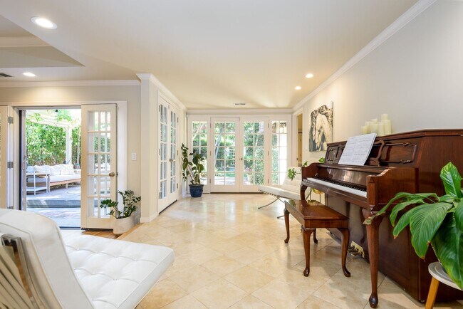 Building Photo - Charm of a Carmel Cottage in Menlo Park Al...
