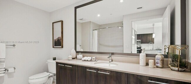 Building Photo - 591 Evernia St