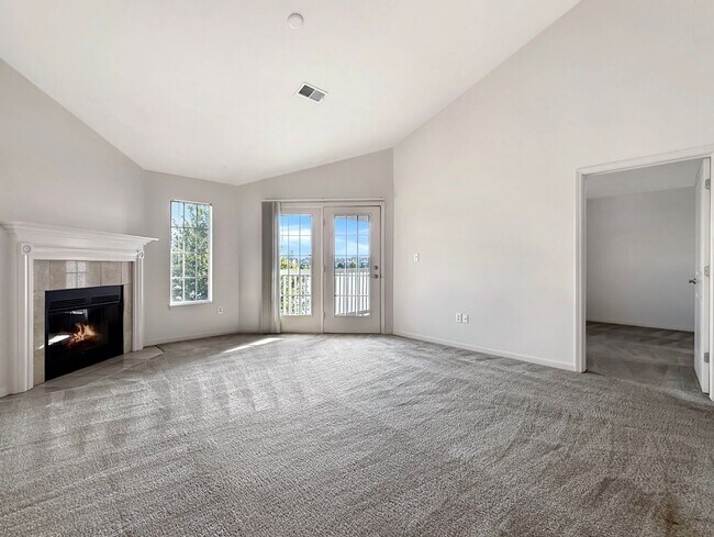 Building Photo - Luxurious Lakeside Living: Spacious 2-Bedr...