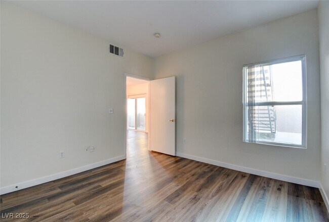 Building Photo - 7255 W Sunset Rd