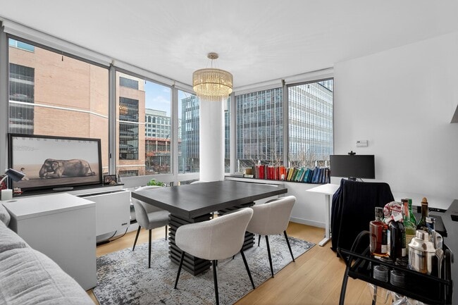 Building Photo - 25 Hudson St