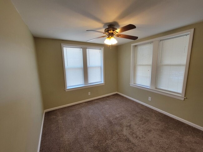 Building Photo - House for Rent in the Holly Hills Area