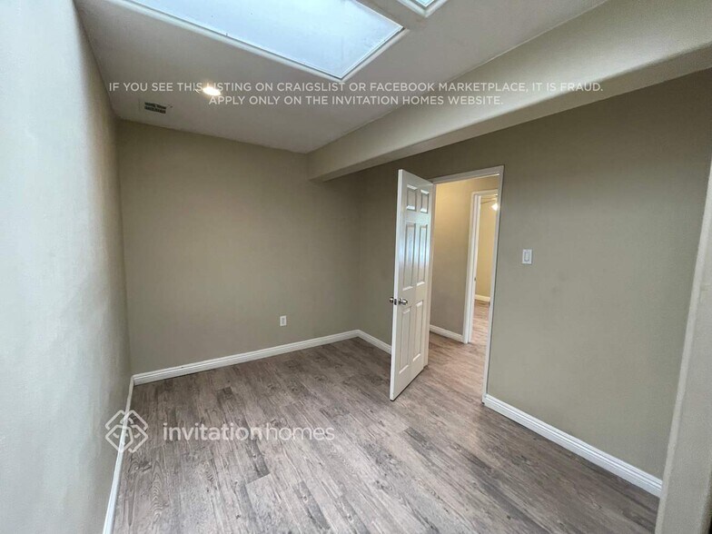 Building Photo - 3924 W 104th St