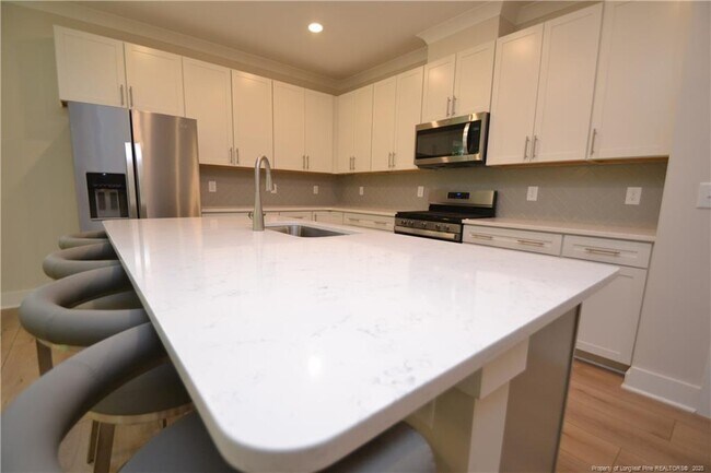 Building Photo - 2129 Seneca Dr