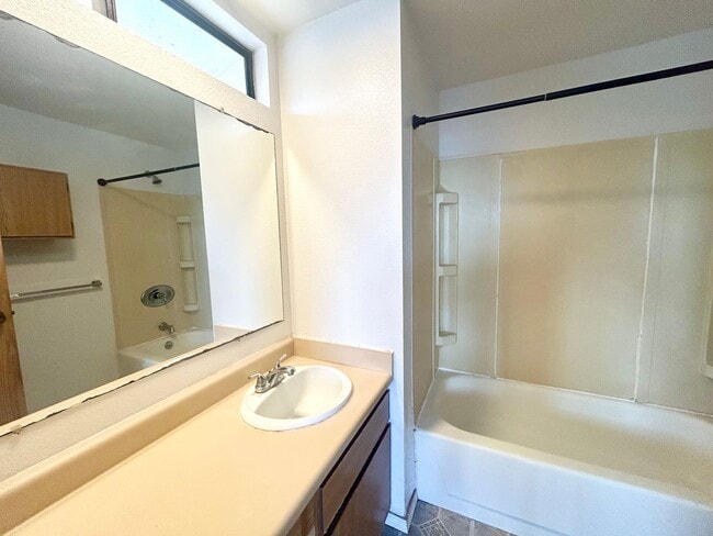 Building Photo - 960 Wailupe Dr