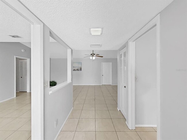 Building Photo - 878 Rustic Oaks Dr