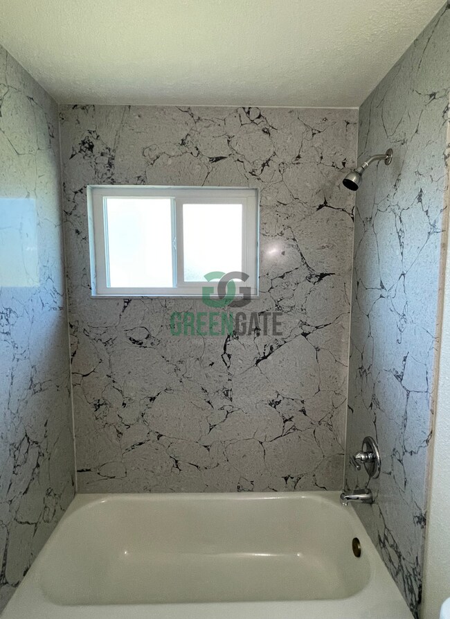 Building Photo - 325 W H St