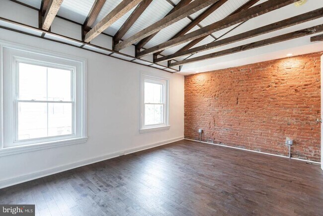 Building Photo - 130 W Laurel St