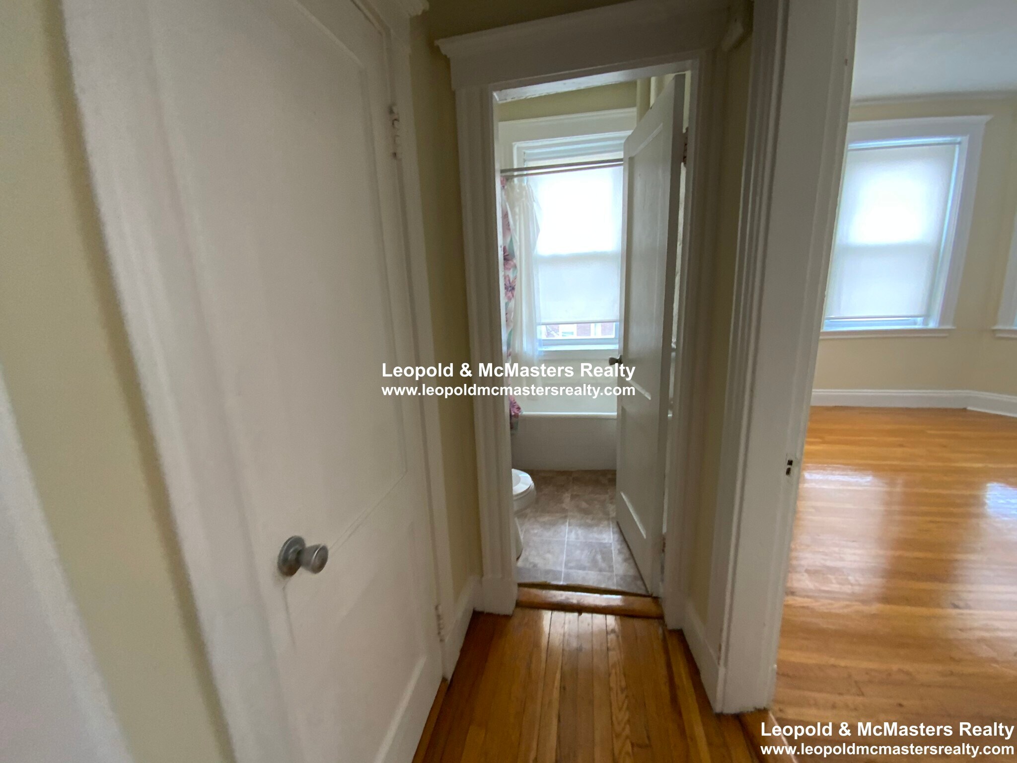 Building Photo - 217 Kelton St