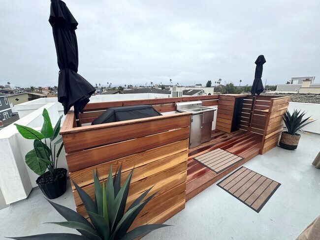 Building Photo - Luxury Coastal Living – Brand New Custom H...
