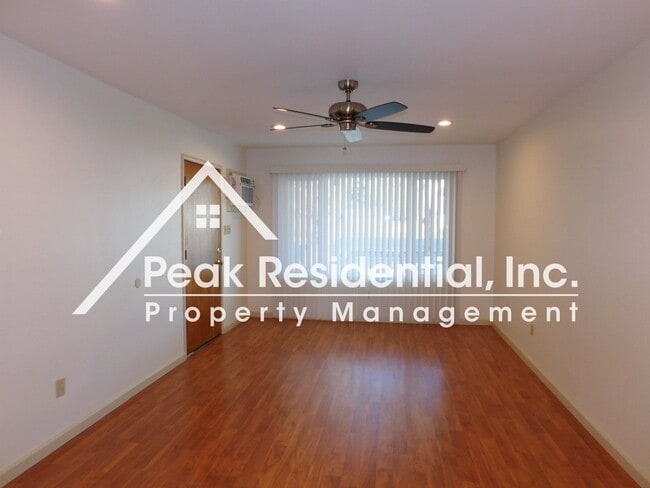 Building Photo - Nice 2bd/1ba Carmichael Duplex with 1 Car Garage