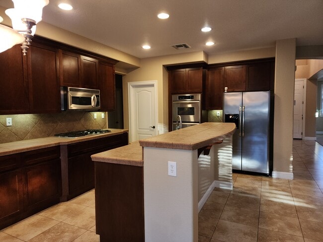 Building Photo - 1385 Oak Valley Dr