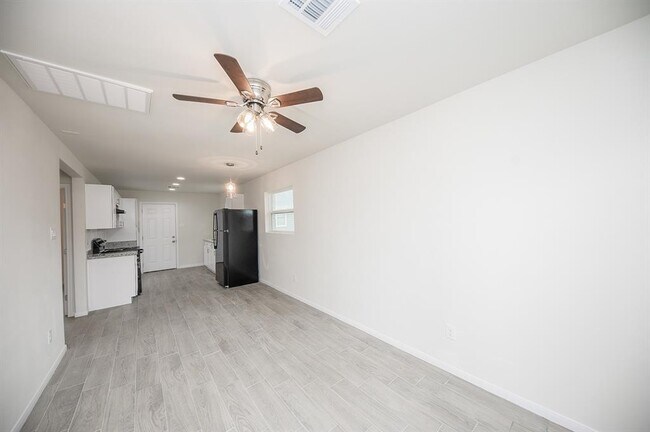 Building Photo - 5044 Mallow St