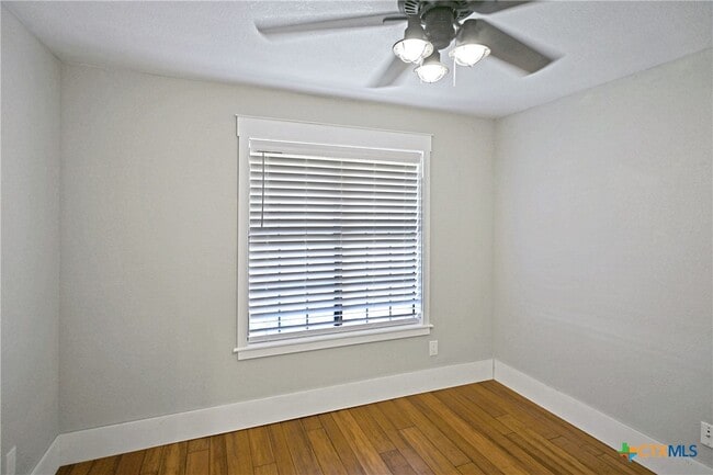 Building Photo - 953 River Bank