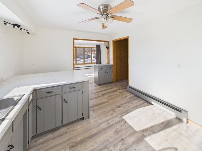 Building Photo - 1004 31st Ave N