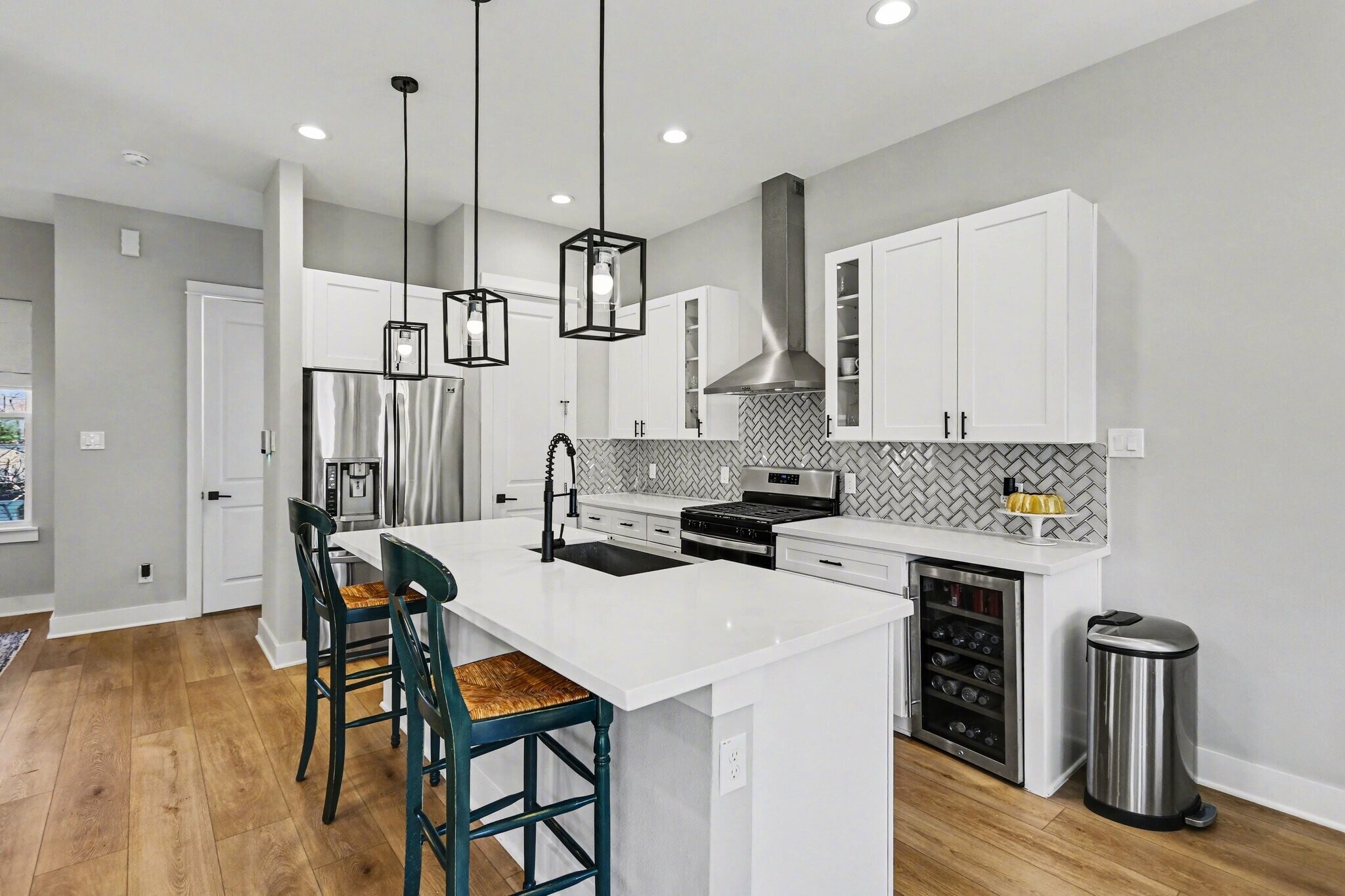 Building Photo - 825 Woodcrest Dr