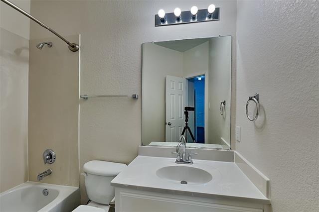 Building Photo - 3404 Pilgrim Dr
