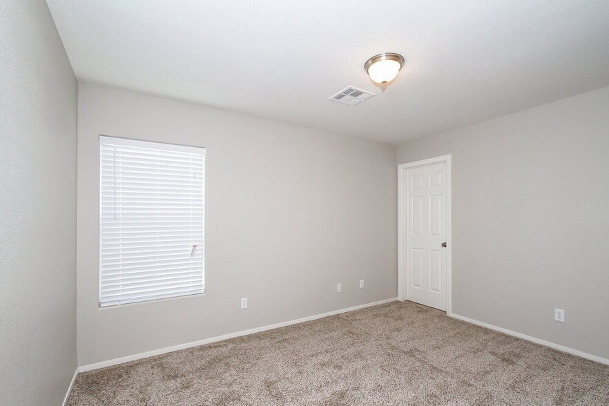 Building Photo - 132 Rolling Cove Ave